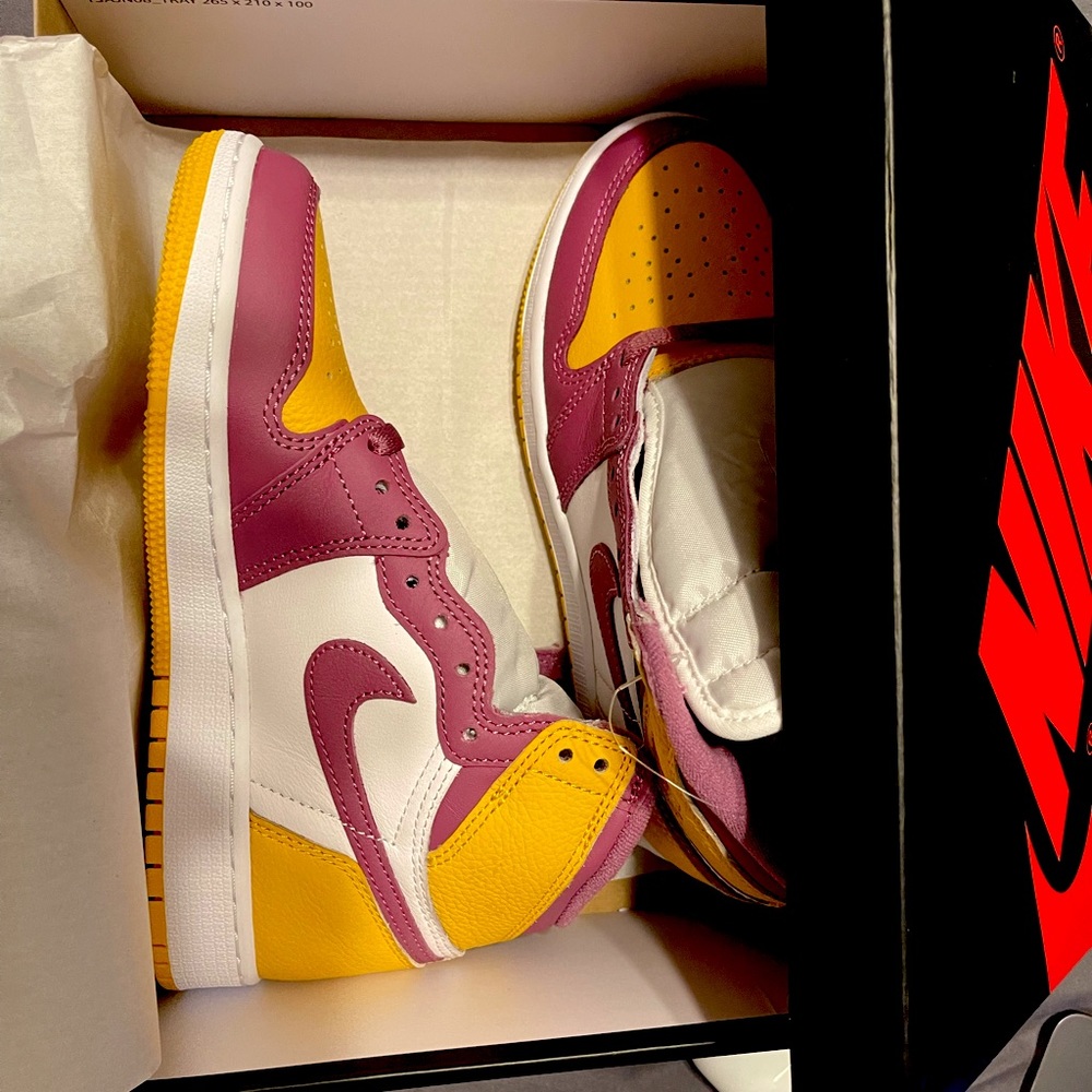 Air Jordan 1 Mid’s Lakers Limited Edition
